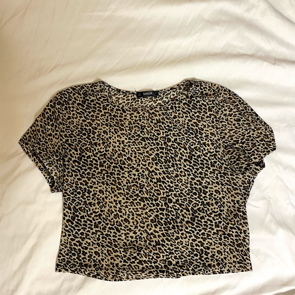 This is a cute cheetah print crop top from shein size large!❤️ so cute